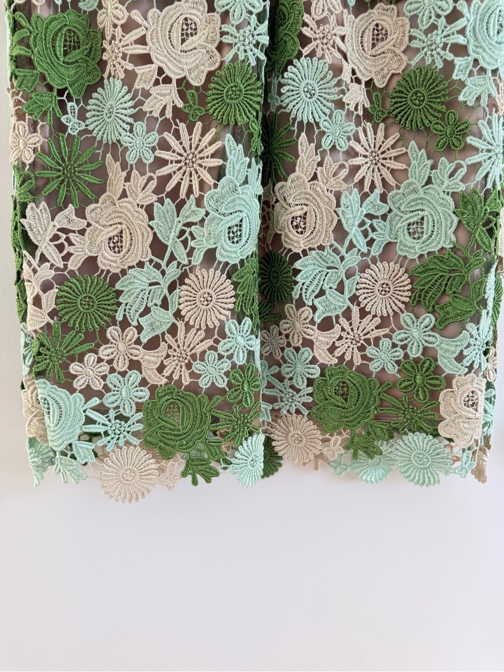 HD in Paris Anthropologie Lace Garden Green Floral Guipure Midi Pencil Dress 8 - Picture 6 of 9